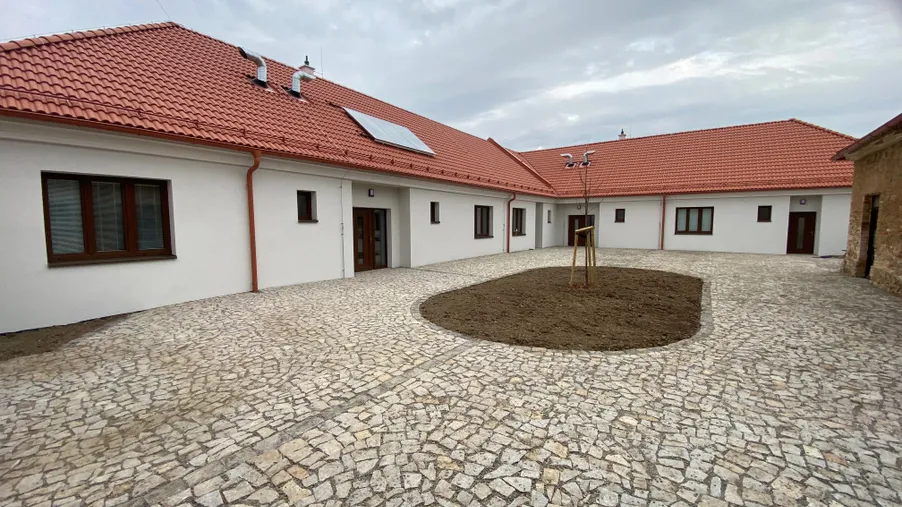 V Myslibořicích na Třebíčsku o víkendu požehnali nový Farní dům sv. Anežky